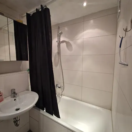 Single In Einer Wg Mit Gemeinsamer Kueche, Badezimmer Und Toilette Ubytování v soukromí